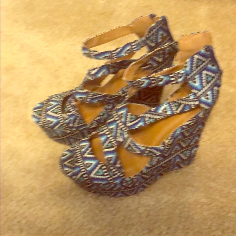 platforms, Shi brand, aztec print, size 8